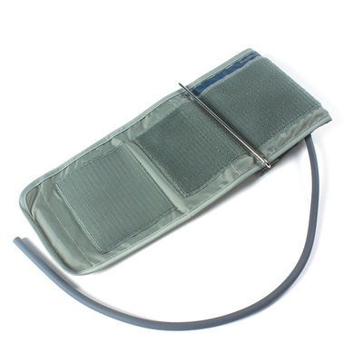 กล่อง Sphygmomanometer จิ้ม NIBP จิ้ม ผู้ใหญ่กล่อง Sphygmomanometer ท่อเดียว 22-32cm